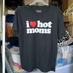 I ❤️ hot moms T-Shirt